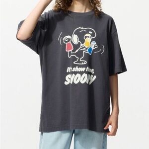 NWT Uniqlo Peanuts It's Show Time, SNOOPY Graphic T-shirt in Gray